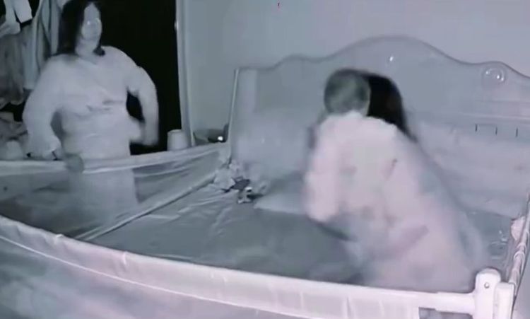 新手媽對上眼，嚇到崩潰。引自微博