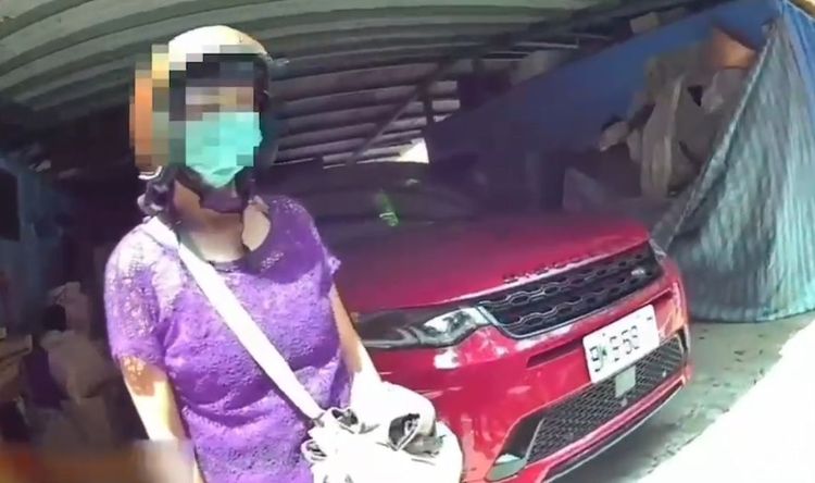 鄭女遭警方依毒品罪送辦。翻攝畫面