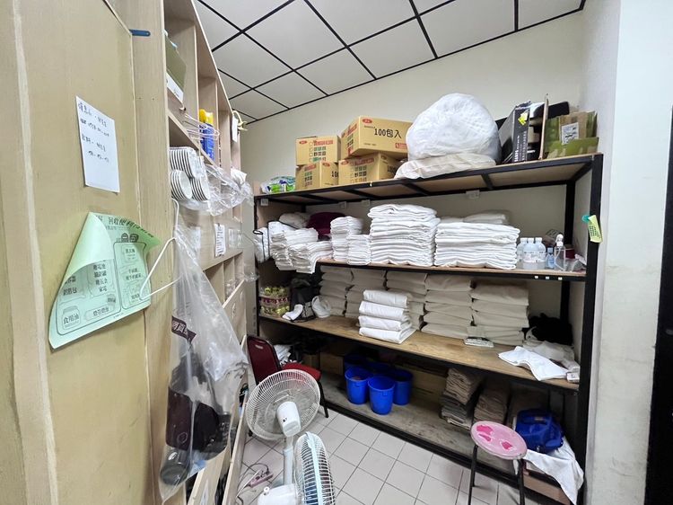 行政執行署人員至摩鐵欲查封動產打算法拍抵稅，業者立刻掏錢並辦理分期繳納。宜蘭分署提供