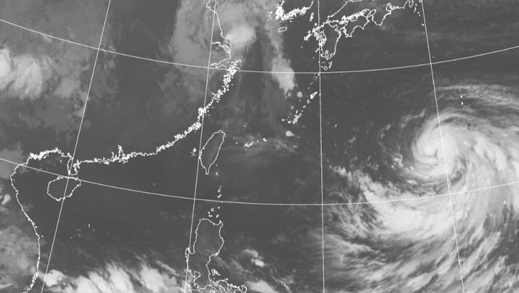 南瑪都颱風持續增強。中央氣象局提供