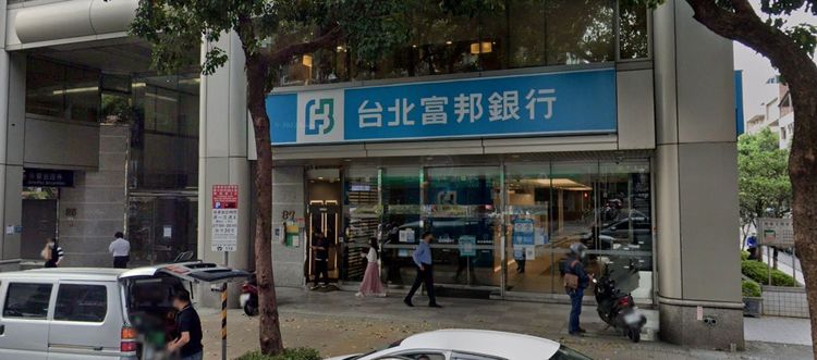 中山區民權東路三段「銓達國際大樓」，該店面前屋主於2014年以2億329萬元買進，雖然經歷疫情考驗，但持有8年後轉手，帳面增值4171萬元。翻攝畫面