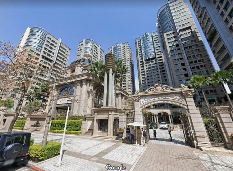 專家直言，豪宅如果計算投報率就不用買了、會CARE投報率就不會去買豪宅，投報率都是低到爆。翻攝畫面