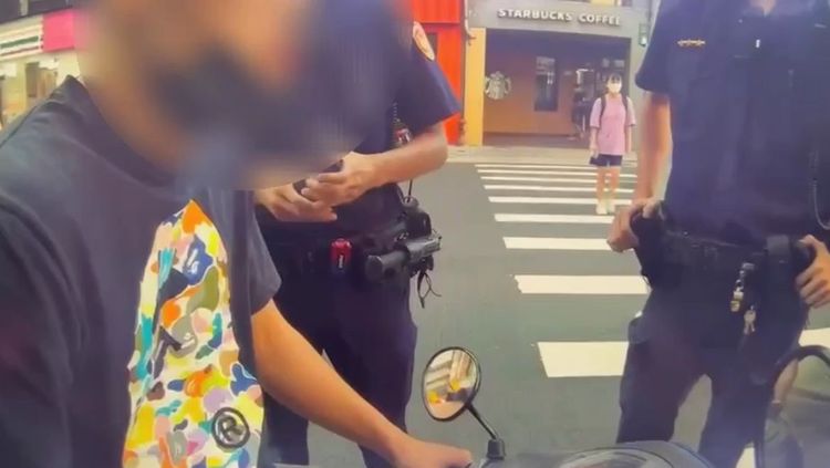 盤查過程中，呂男出言辱罵警員。警方提供