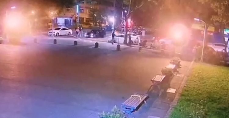 白男率眾當街鬥毆。翻攝畫面