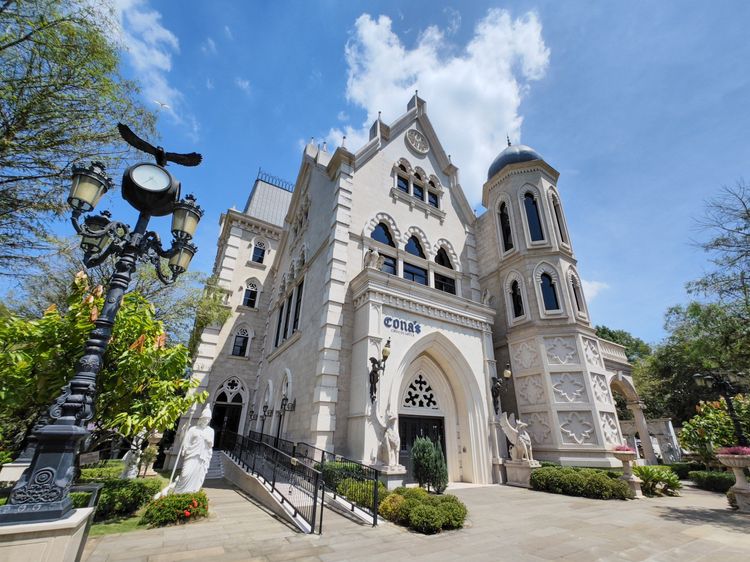 「2022世界巧克力大賽」亞太區決賽成績揭曉，南投埔里妮娜巧克力夢想城堡Cona's品牌的7項入圍產品中，共獲得1金3銀2銅佳績。田欣雲攝