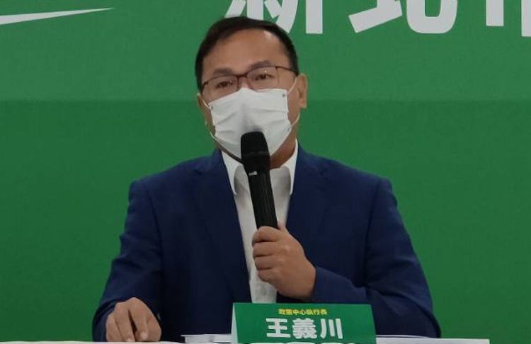 對於交通政策被指抄襲，林佳龍競選辦公室政策中心執行長王義川回嗆：「見鬼」。莊淇鈞攝