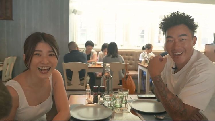 郭泓志愛妻難得在頻道入鏡。翻攝自YouTube 郭董懂不懂