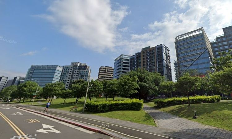 內湖因距離電視台聚落，吸引不少藝人置產定居。翻設googlemap