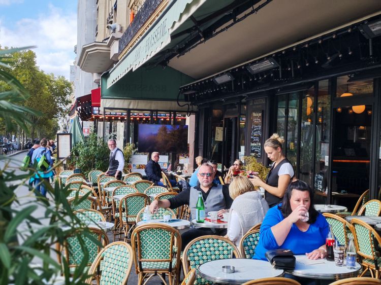 午後的露天咖啡座，用餐不必等候。田欣雲攝