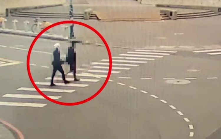 警方與莊男同去超商買水喝。民眾提供