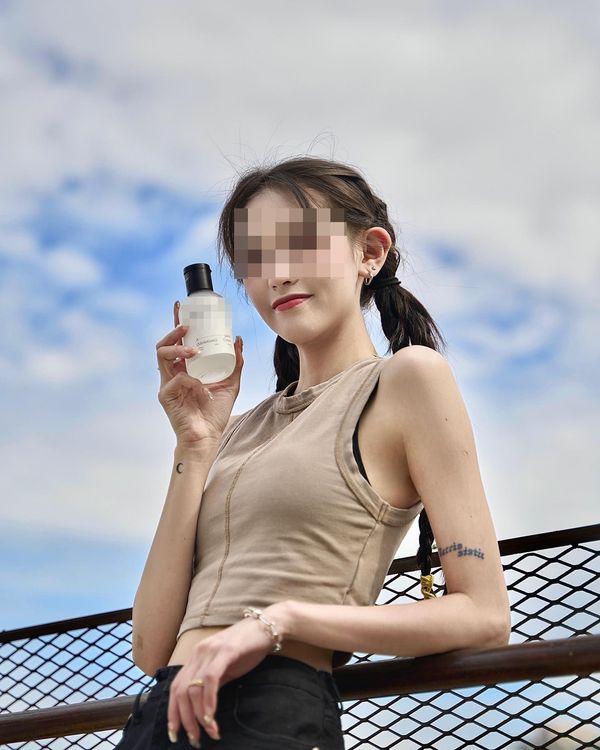 蔡女也幫許多產品拍攝宣傳照。翻攝疑似蔡女IG