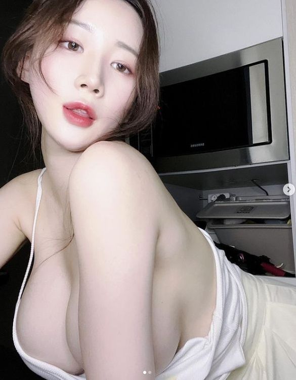 側面看也很驚人。引自IG：seoulasuna