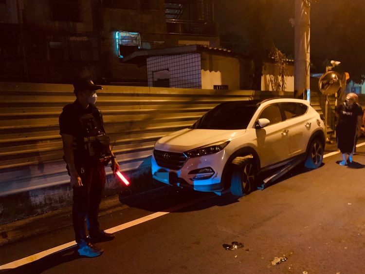 警方查出葉姓駕駛有酒駕情事，依公共危險罪送辦。民眾提供