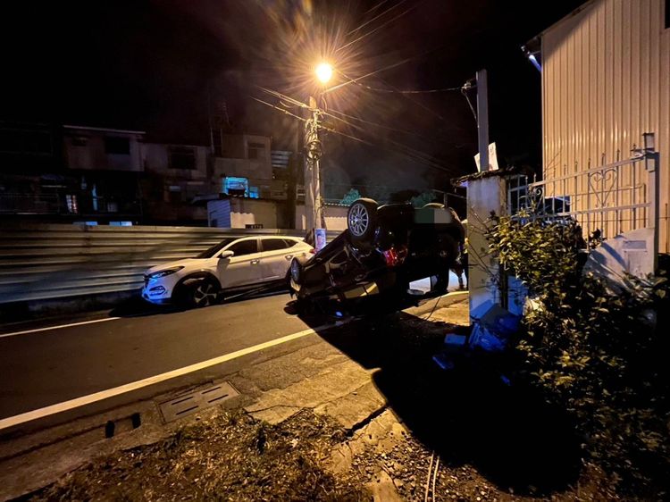 高中生遭到波及後，右手骨折、身體多處擦傷，緊急送往醫院救治。民眾提供