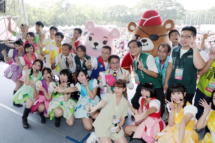 大合照後宣告活動正式登場。市府提供