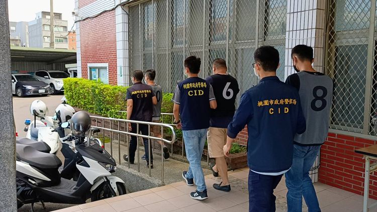 負責人和工作人員等3人移送法辦。大園警分局提供