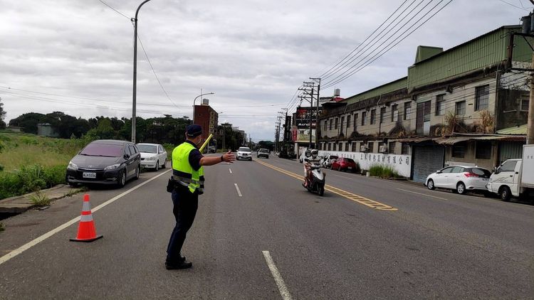 警員在場交管。大園警分局提供