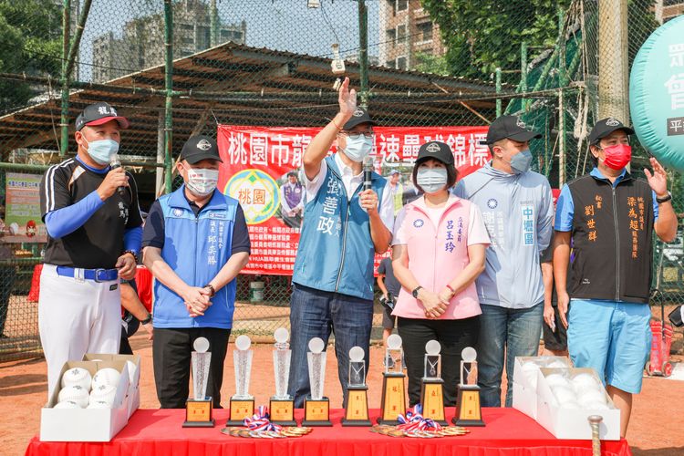 張善政今天出席桃園市龍馬盃慢壘錦標賽開幕式。張善政團隊提供
