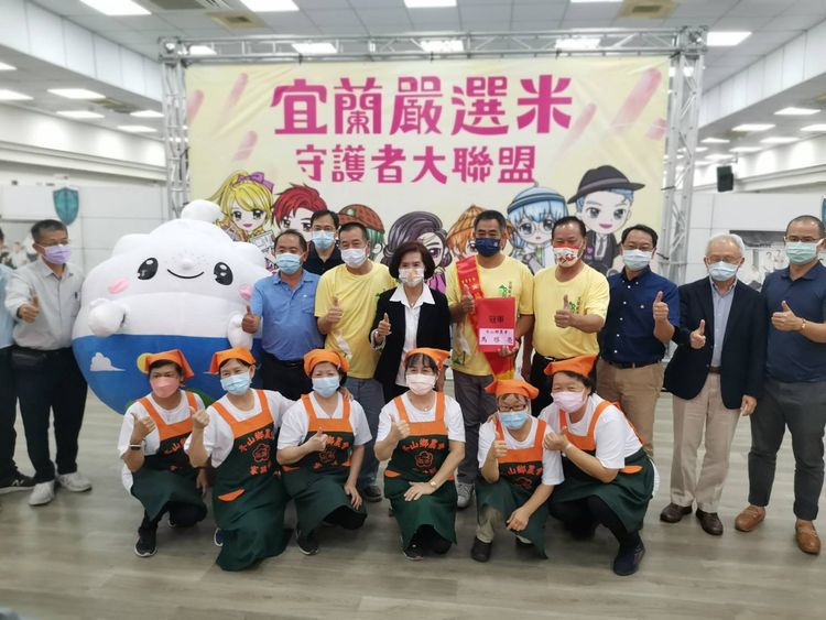 宜蘭縣長林姿妙感謝、肯定獲獎農友，更感謝對稻米產業用心栽培，才能屢獲佳績、屢獲市場肯定。縣府提供