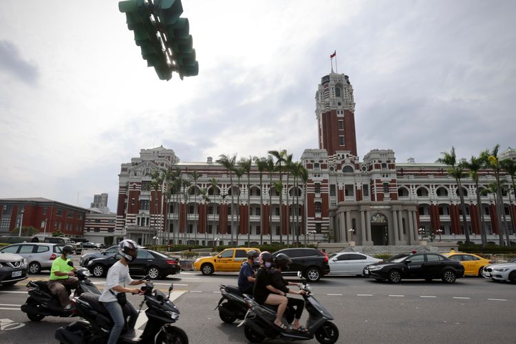 总统府及行政院等中央政府机关,去年都分别投入数百万采购特斯拉电动车。资料照片