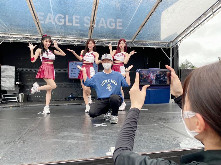 樂天女孩魅力席捲日本。樂天桃猿提供