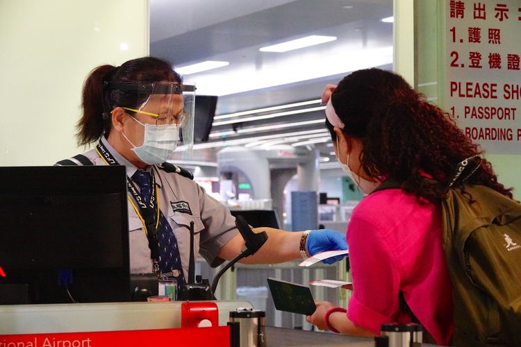 良福保全在機場負責人流動線服務。施昂強攝