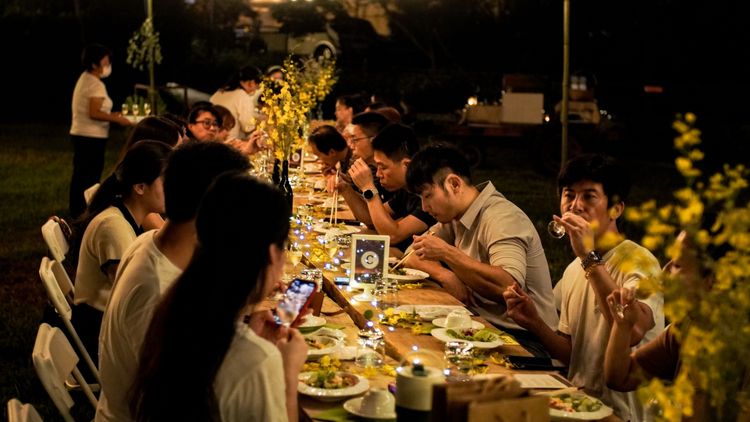 「慢漫草地清酒餐會」是客製化餐酒會的示範場次。霧峰農會提供
