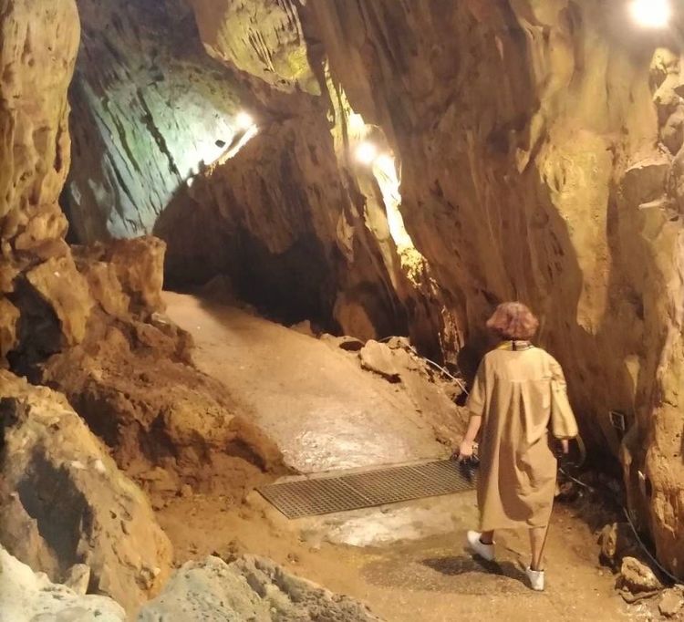 觀海樓旁還有珊瑚及鐘乳石等多年形成的秘道石穴。陳宏銘攝