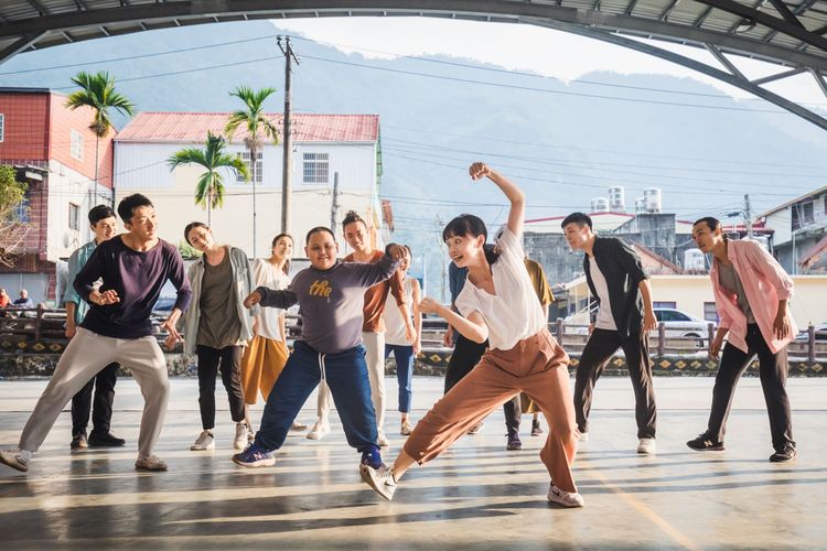 屏東縣政府邀請民眾一起翩然起舞。屏東縣文化處提供