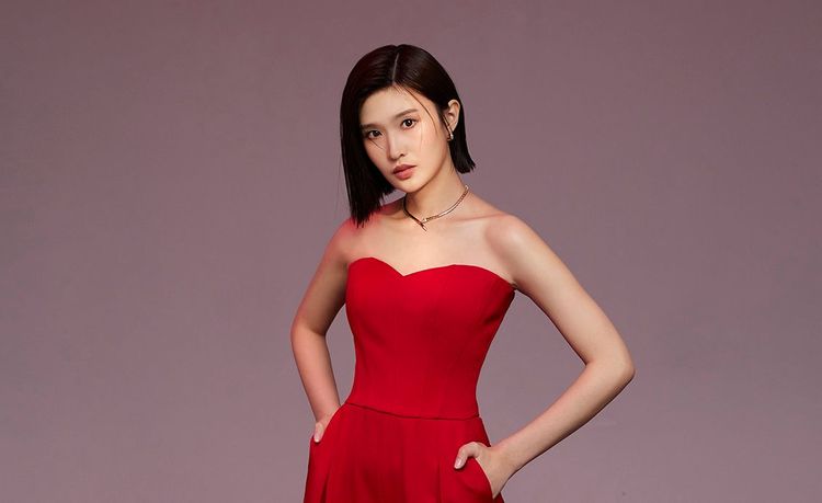 吳宥安被要求簽名好開心。星空飛騰提供