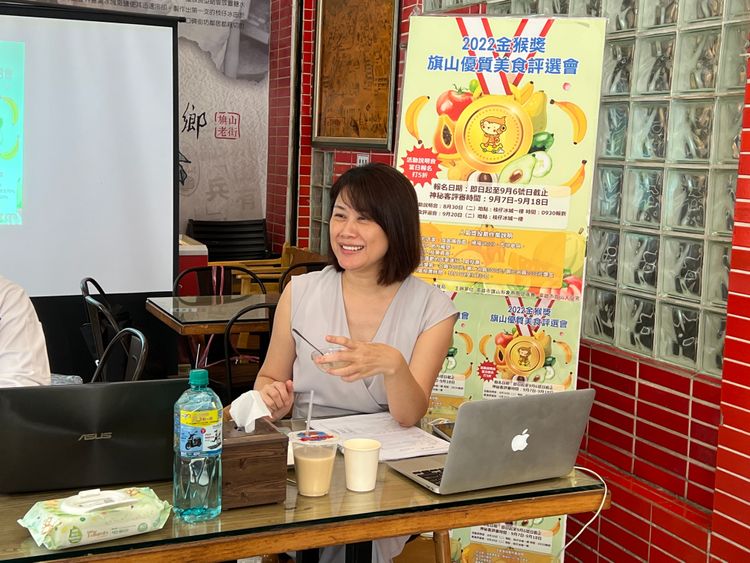 中華食安協會理事長曾桂珠擔任此美食評選會評審。旗山商圈提供