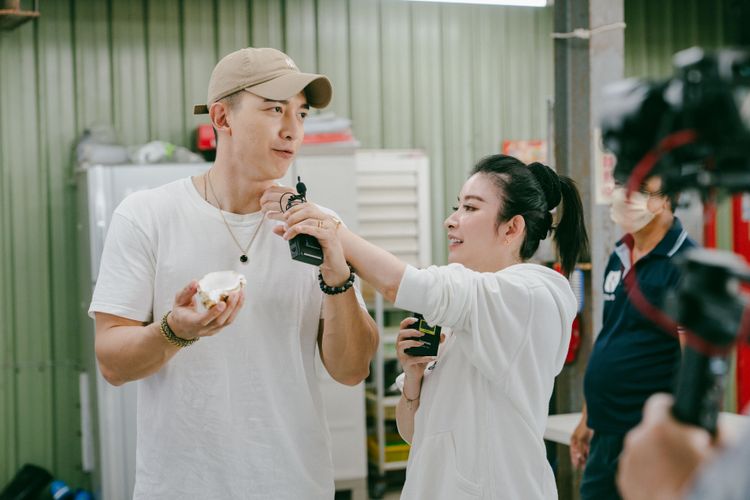 許維恩（右）和老公王家梁於公於私都密切。維恩原創提供