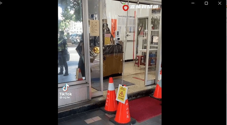 待在這才對。
