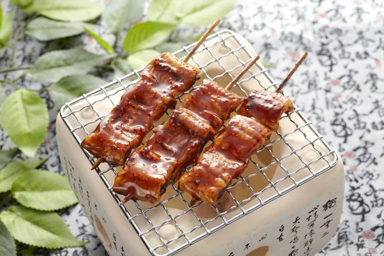 蒲燒鰻串5入，售價279元，限全+1商城，全家。業者提供