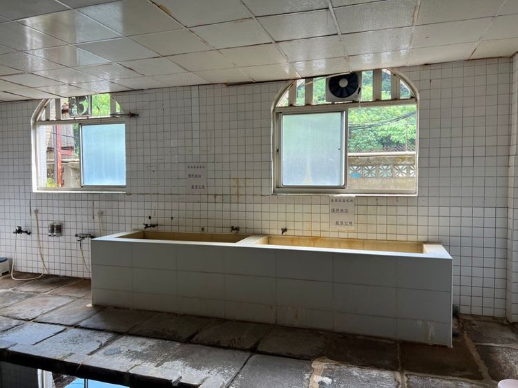 員訓中心內部有豐富溫泉資源。台鐵提供