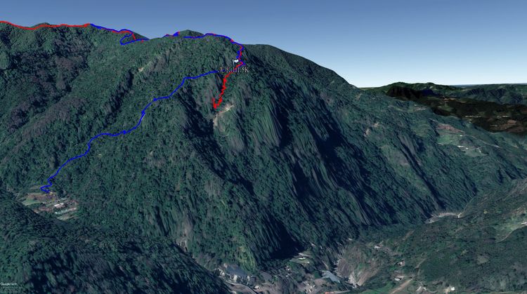 陳男原本要走藍色路線下山，結果走錯到紅色路線。民眾提供