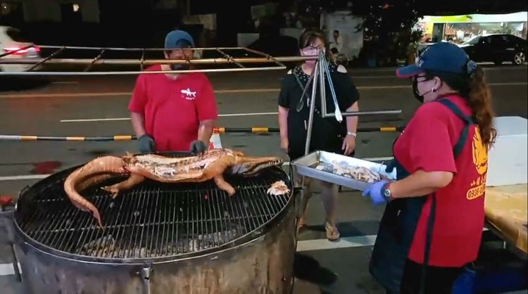 阿亮全省跑透透，在各大宴會外燴場內烤鱷魚。阿亮提供