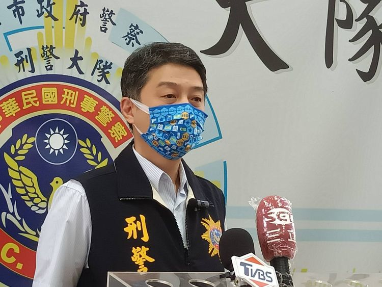 高雄市警局刑警大隊偵八隊隊長林士元說明詐騙經過。林錫淵攝