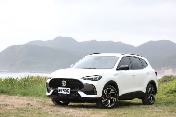 近日剛上市的MG HS PHEV插電式油電休旅，以高標的配備主打高CP值訴求，在國產休旅市場掀起熱潮，新車售價118.9萬元。翁玉信攝