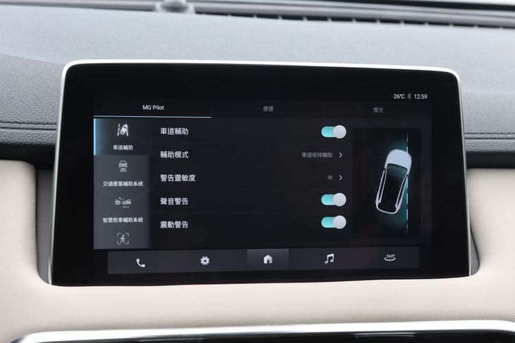 MG Pilot 2.0駕駛輔助系統，包含了全速域ACC主動車距巡航控制、TJA交通壅塞輔助、LKA車道保持輔助等，達到Level 2半自動駕駛能力。翁玉信攝