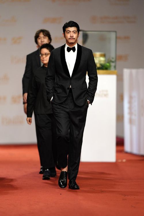 男星王柏傑曾以GIORGIO ARMANI西裝造型出席影展盛會。品牌提供