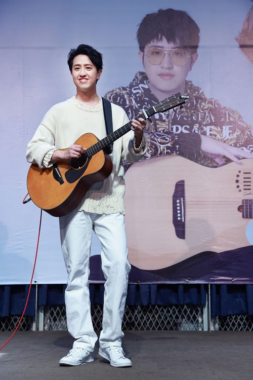 莫凡新今舉辦新專輯《0與1之間》發片記者會。無限延伸提供