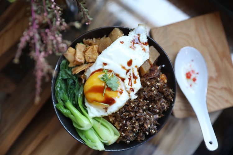 以富里在地米廠年度新米新製作的「三香飯」是店內的人氣餐點。黃盈甄攝