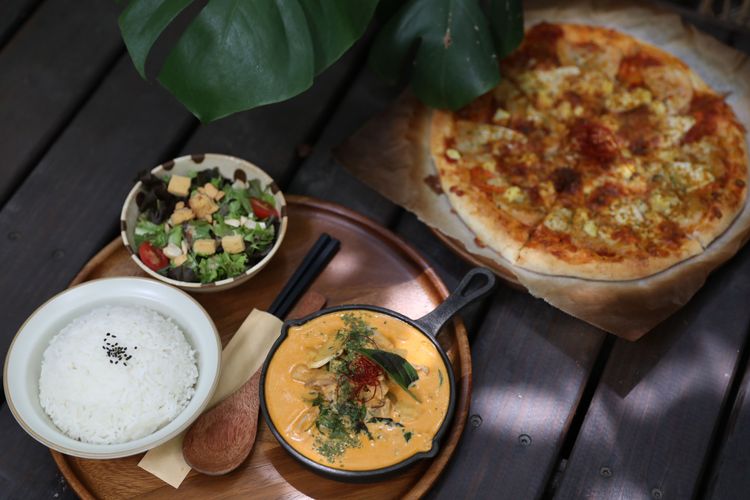 「榖谷」提供有咖哩與特色Pizza等料理。黃盈甄攝