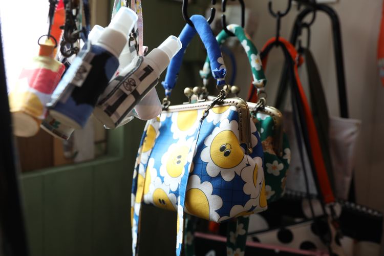 可愛的手工小布包，讓人愛不釋手。黃盈甄攝