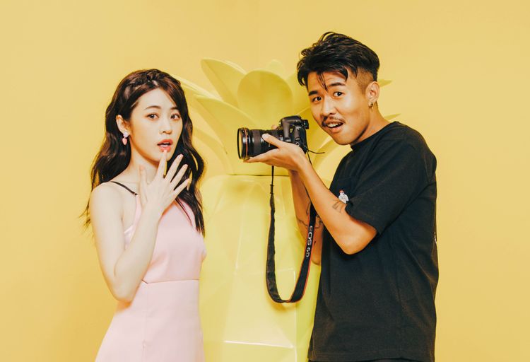 張語噥（左）MV男主角邀請到饒舌歌手屁孩一起主演。環球唱片提供