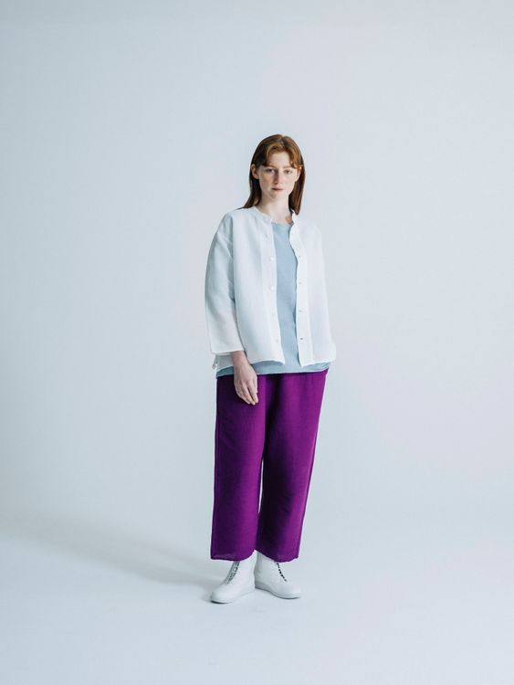 Yooryuu系列波紋楊柳2立領七分袖襯衫9200元，波紋楊柳4圓領長袖上衣5600元，波紋楊柳1寬管褲6200元。品牌提供