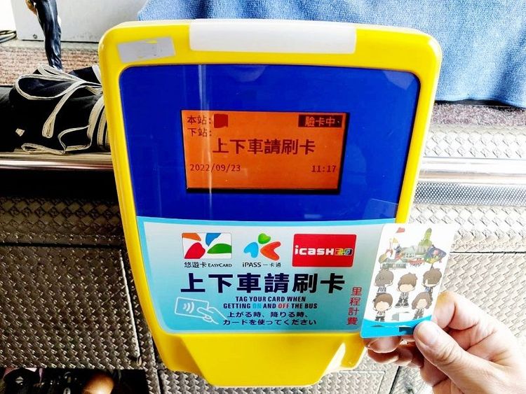 國慶連假搭墾丁快線，使用電子票證享5折優惠。屏東監理站提供