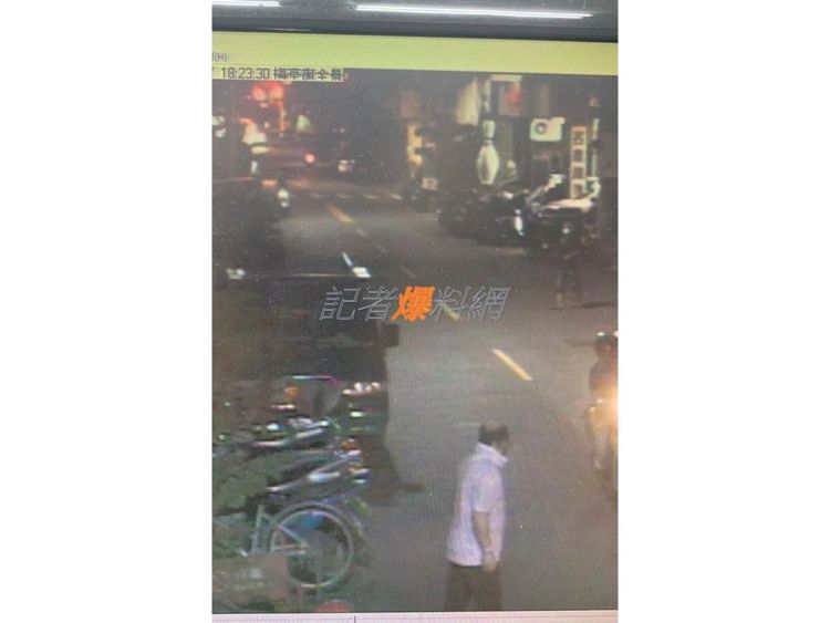 陳坤和換穿polo衫逃亡。翻攝記者爆料網