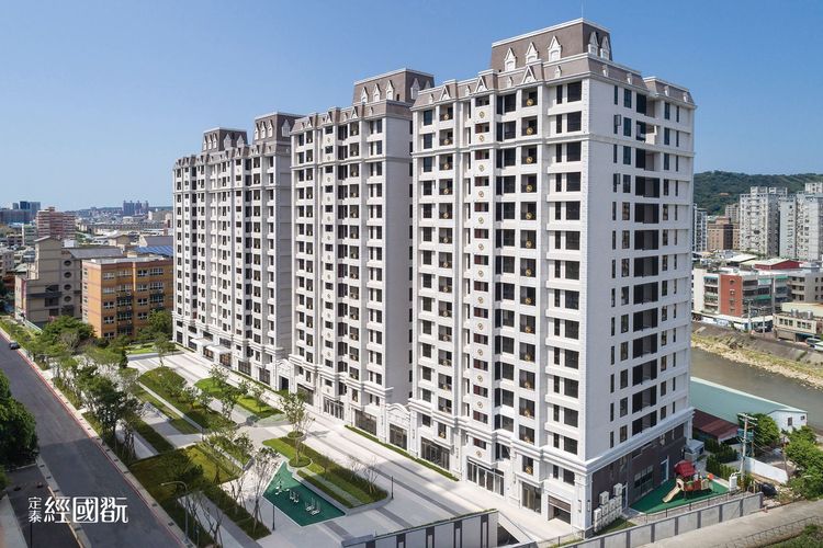 桃園經國路的新成屋「定泰經國翫」，主力23～48坪，訴求鄰近南崁溪河景的精工美宅。翻攝定泰經國翫臉書